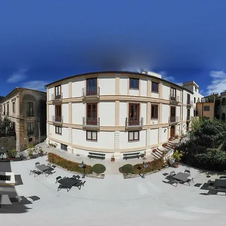 Palazzo Mantegna 3* Gioiosa Ionica